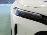 LEDヘッドライトは、点灯の瞬間から光量を発揮し、突然暗くなるトンネルなどでの安定感を高めます。
