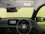 ドライバー目線で、使いやすく安全操作性と良好な視界を実現した運転席です。
