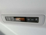 【後席用エアコン】後席用エアコンも装備されています。