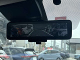 大好評「インテリジェントルームミラー」!車両後方のカメラ映像がミラーに映るので、乗員や荷物が多くても安心♪夜間や悪天候の日でもクリアな映像で視界良好です◎