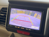 【バックカメラ】駐車時に後方がリアルタイム映像で確認できます。大型商業施設や立体駐車場での駐車時や、夜間のバック時に大活躍!運転スキルに関わらず、今や必須となった装備のひとつです!