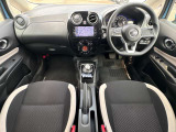 前席内装の全体像です。是非実車をご覧にお越し下さい。