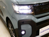 LEDヘッドライトです。デザイン性がよくとても明るいので、夜間の走行や悪天候でも安心です。しかも長寿命!