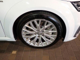 徹底した納車整備を施して上質なコンディションでお客様にお届けするのがAudi認定中古車。充実した保証やサポートで安心してお乗りいただけます。「Audiが2度認めたAudi」、それがAudi認定中古車♪