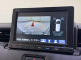 バックカメラの画像です。ガイドラインがスムースな車庫入れをサポートいたします。車庫入れの安心感がアップしますね。