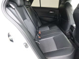 高いホールド性で運転姿勢が安定します。長距離ドライブでも疲れにくいのが魅力です。快適なドライビングライフをお送りください♪