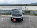 清潔な中古車展示場で皆様のご来店をお待ちしています。
