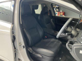 運転席まわりです。運転席からの視界が左右に広く隅々まではっきりと見渡せます!クルマの前端も把握しやすく安心して運転できます!
