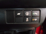 パーキングセンサーや横滑りを防ぐVSA等のスイッチ類は運転席の右側、手の届きやすい位置にあります。