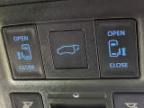 【パワーバックドア】スマートキーや運転席のボタンを押すだけでリアゲートが自動で開閉します!荷物を持っている時や、高い位置にあるバックドアを閉める際に便利な機能です♪