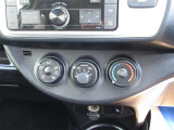 マニュアルエアコンになります。納車時にはエアコンフィルターは交換お渡しになります。