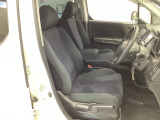 自社整備工場で点検整備をおこなってからお渡ししています。車検が残っている場合は『12ヶ月点検整備』を、車検整備付きの場合は『車検整備』をおこないます。整備費用は車両本体価格に含まれています。