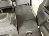 リアシートは簡単に倒すことができるので、ラゲッジルームも広がります。