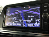 純正ナビを装備。タッチパネル式で使いやすく、お出かけもラクラクです。