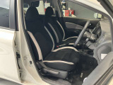 運転席まわりです。運転席からの視界が左右に広く隅々まではっきりと見渡せます!クルマの前端も把握しやすく安心して運転できます!