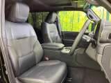 運転席シート廻りは使用感も少なく、良好な状態となっています。前オーナー様が丁寧に使っていたことがよくわかりますね。