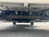 下廻りもとてもキレイな状態です、長くお乗り頂けるよう弊社はサビ腐食のない車両を厳選仕入れしています!