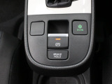 【電子制御パーキング+ブレーキホールド】便利なスイッチ式のサイドブレーキ!停車中にブレーキペダルを踏み続けなくても自動的にブレーキを保持する機能も搭載♪