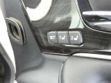 運転席のシートポジションを記憶・再現できるメモリー機能を搭載しています。