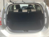 積み下ろしのしやすいデッキにはたっぷりと荷物を積み込んでいただけます。遊びから仕事まで、様々なシーンで頼れます♪