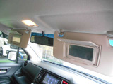運転席&助手席バニティミラー付き♪
