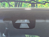 【シティブレーキアクティブシステム】低速走行中に前方の車両等を認識し、衝突しそうな時は警報とブレーキで衝突回避と被害軽減をアシスト。より安全にドライブをお楽しみいただけます。