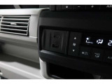 スマートフォンなどの音楽再生が可能なUSB接続ジャック装備車両です♪♪♪