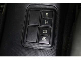 3つの走行モードがあります。『EVモード』はモーターのみで走行しガソリンを消費しないハイブリッド車ならではの環境にも優しい走行です。