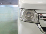 LEDヘッドライトは、点灯の瞬間から光量を発揮し、突然暗くなるトンネルなどでの安定感を高めます。