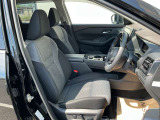 運転席まわりです。実際に座ってみて、乗り心地を体験してみてください。
