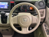 インテリアに合わせたデザインのステアリングは、運転される方のことも考え、運転しやすい形状、大きさです。是非一度、実際に触ってお確かめください。