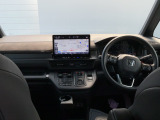 視界性もよく、広々とした空間で運転できます