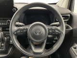 快適な操作性の運転席、ハンドルも綺麗に清掃済みです!もちろん安全を守るエアバッグも装備しているので安心してお乗りいただけます(^^)