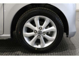 シャープなハンドリングに貢献する☆NISSAN純正アルミホイール☆ボディにもとてもよく似合います☆☆☆