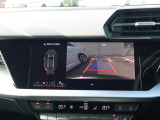バックカメラ駐車時、後退時に後方を確認する事ができる安全快適装備になります映像だけでなくセンサーにより障害物の距離もドライバーに直感的に伝えてくれる機能になります。