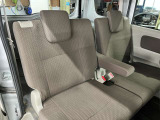 ベンチシートなので姿勢の自由度も高くどちらのドアからでも乗車可能です♪