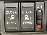 【両側パワースライドドア】スマートキーや運転席のスイッチで後席両側スライドドアの開閉が可能♪電動だから力を入れてドアを開ける必要が無く、小さなお子様でも簡単に開け閉めでき快適です♪