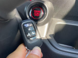 【 スマートキー・プッシュスタート 】鍵を挿さずにポケットに入れたまま鍵の開閉、エンジンの始動まで行えます!//
