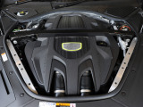 2.9リッターV型6気筒ツインターボエンジンに電気モーターを組み合わせたプラグインハイブリッド(PHEV)システムを搭載