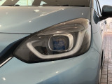 LEDヘッドライトは、点灯の瞬間から最大光量を発揮し、突然暗くなるトンネルなどでの安定感を高めます。