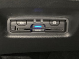 ETCがついています。高速道路の料金所の通過も楽々です。 カードの取り出しもしやすい場所についています。