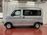 【スマートアシスト搭載車】 衝突回避支援ブレーキ機能(対車両・歩行者)、衝突警報機能(対車両・対歩行者)、誤発信抑制制御機能などの機能で安全な運転をサポートします