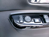 ドアミラーの鏡面の調節、格納は運転席からすべて操作できます!