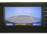 バックガイドモニターで、後方を確認しながら安心して駐車することができます。運転初心者も熟練者も必須の機能ですよ!