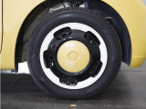 ◆純正ホイール装着車◆シンプルなデザインのホイールキャップ付きです。
