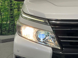 【LEDヘッドライト】悪天候や夜間走行時も良好な視界を確保し安心して運転できる高輝度LEDヘッドライトを装備!点灯速度が早く、消費電力も抑えられています。
