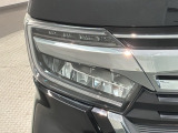 LEDヘッドライトは、点灯の瞬間から最大光量を発揮し、突然暗くなるトンネルなどでの安定感を高めます。