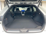 積み下ろしのしやすいデッキにはたっぷりと荷物を積み込んでいただけます。遊びから仕事まで、様々なシーンで頼れます♪
