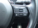 Hondaセンシングの機能のひとつ、アダプティブクルーズコントロール付!アクセルから足を離しても設定したスピードと前車との車間を保ち走行してくれます!車線維持もアシスト☆高速道路で疲労軽減ですね☆