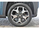 純正15インチアルミ、タイヤサイズは165/60R15です。